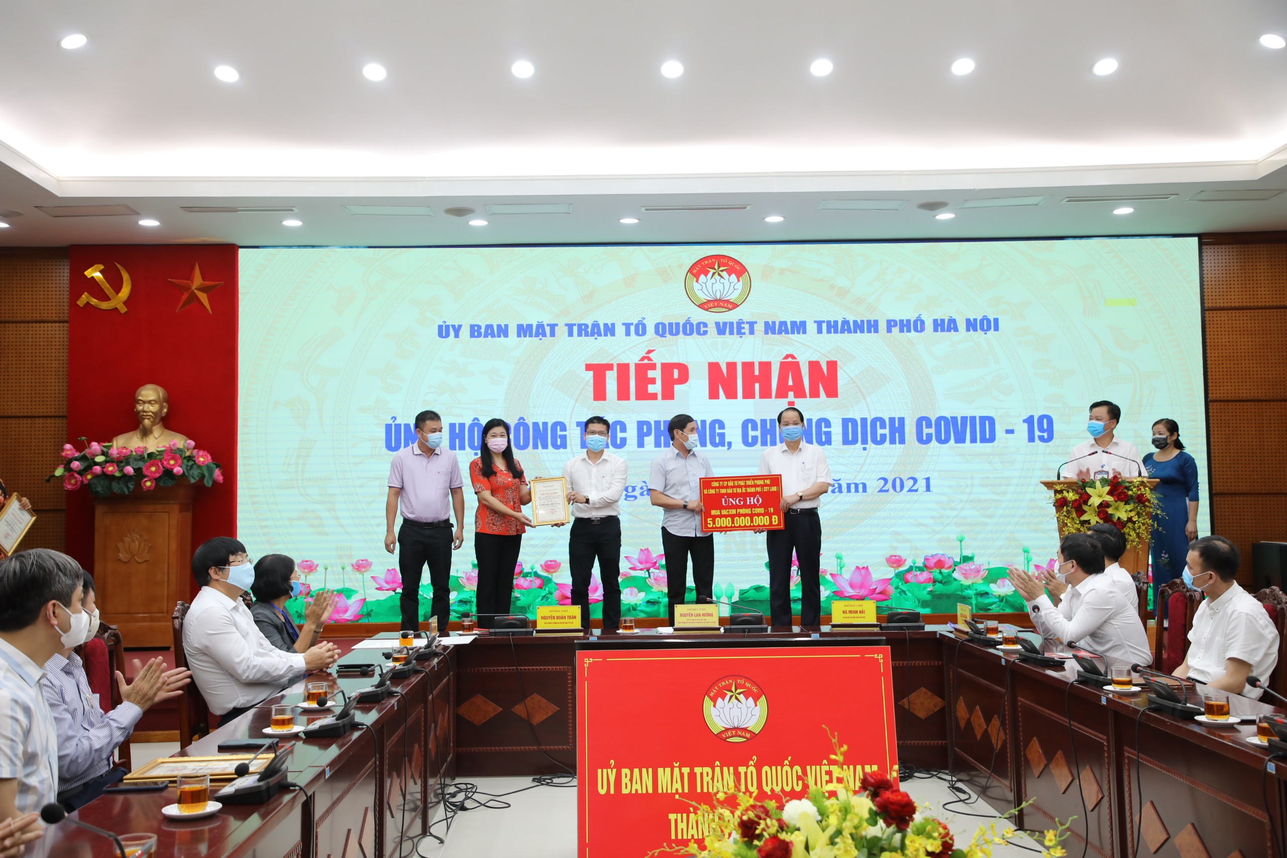 Hà Nội tiếp tục tiếp nhận 26,7 tỷ đồng ủng hộ phòng, chống dịch Covid - 19